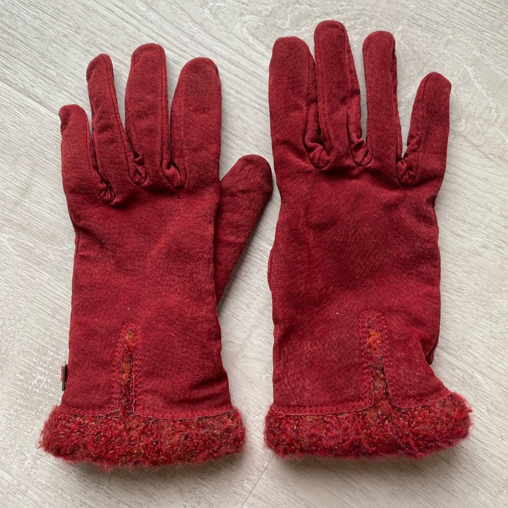 Nine West lined suede gloves